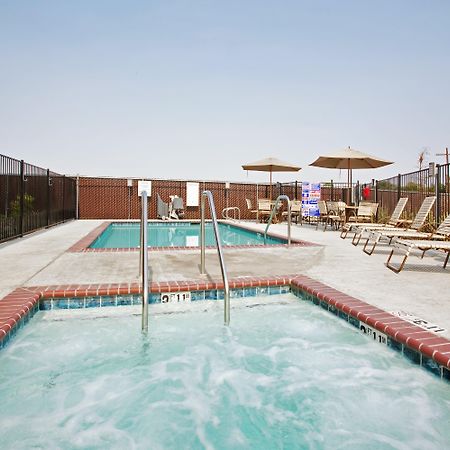 Holiday Inn Express & Suites Dinuba West By Ihg Εξωτερικό φωτογραφία