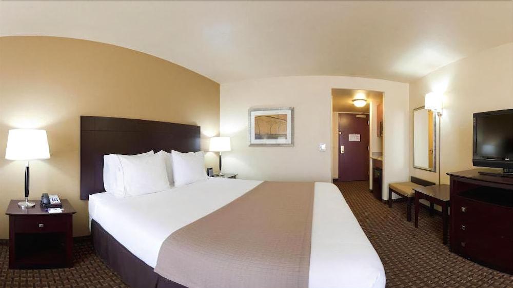 Holiday Inn Express & Suites Dinuba West By Ihg Εξωτερικό φωτογραφία