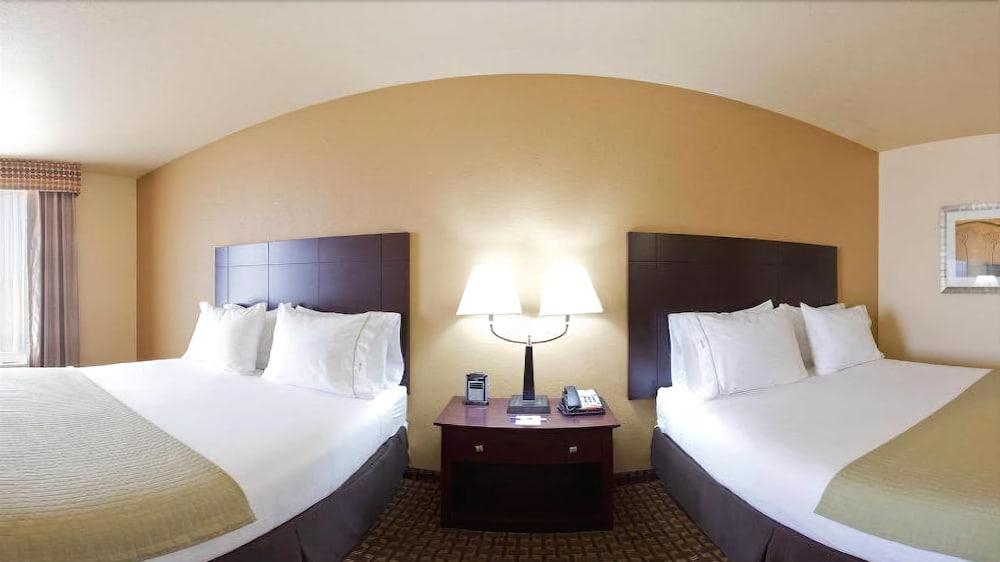 Holiday Inn Express & Suites Dinuba West By Ihg Εξωτερικό φωτογραφία