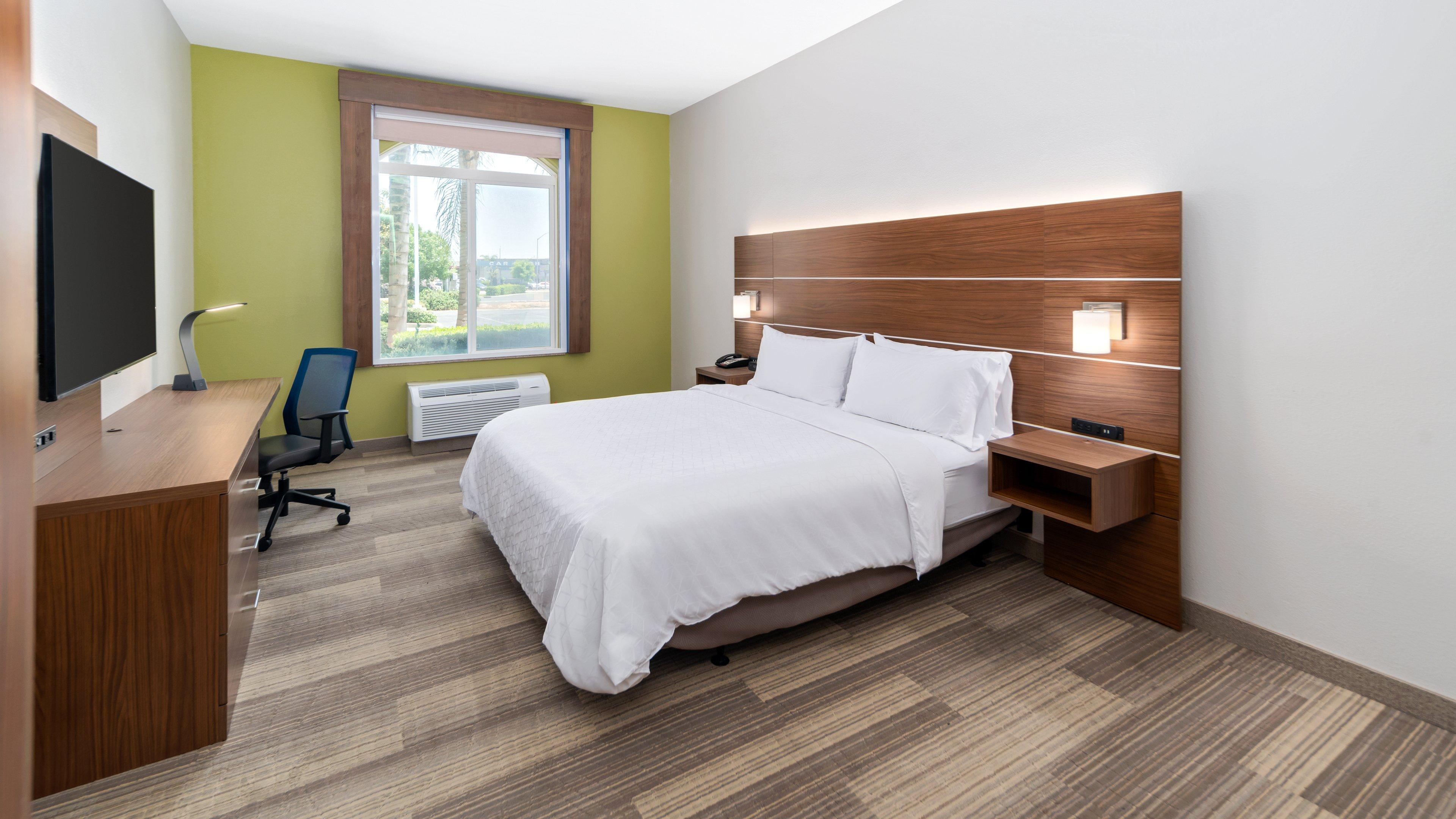 Holiday Inn Express & Suites Dinuba West By Ihg Εξωτερικό φωτογραφία