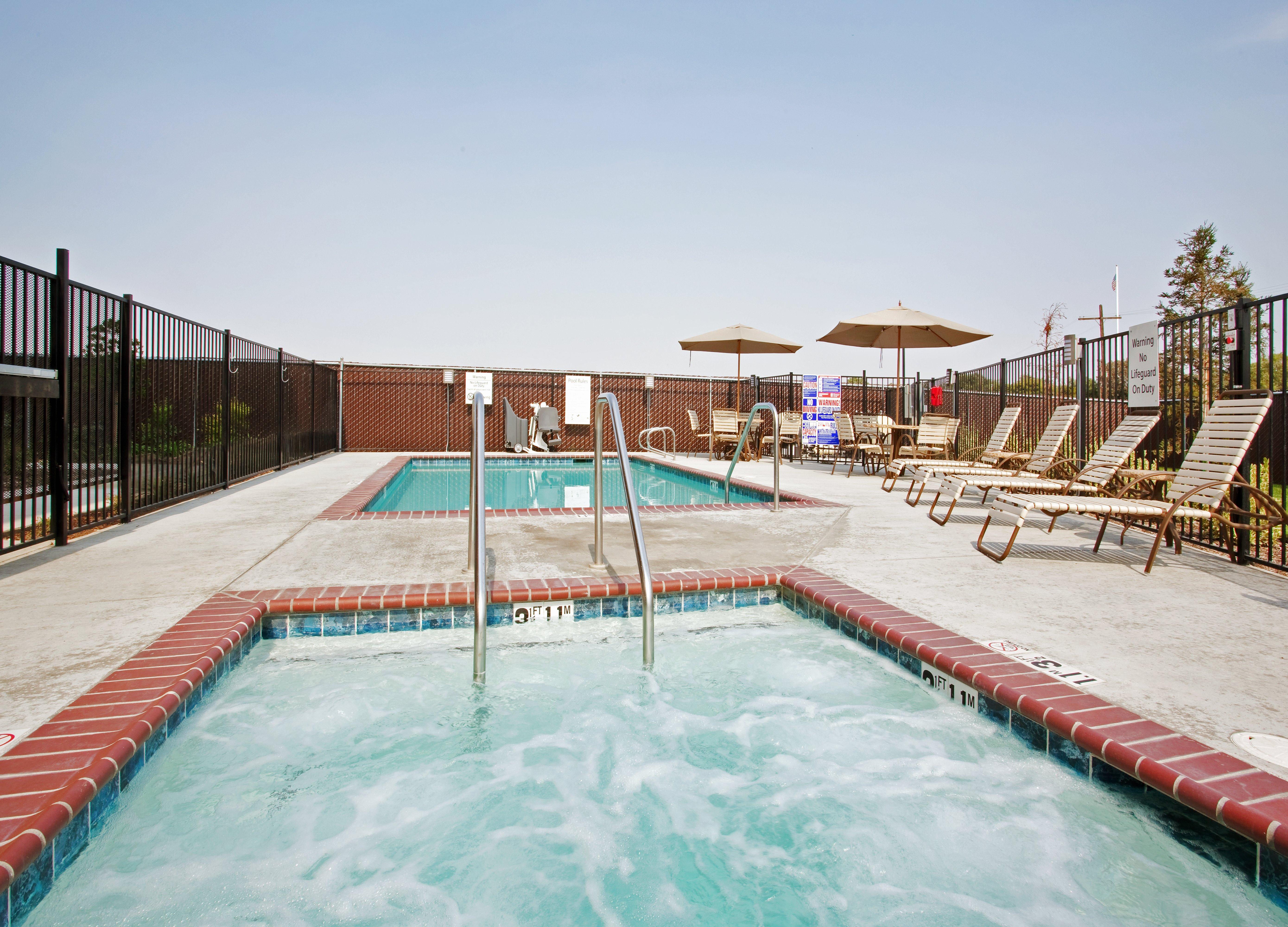 Holiday Inn Express & Suites Dinuba West By Ihg Εξωτερικό φωτογραφία