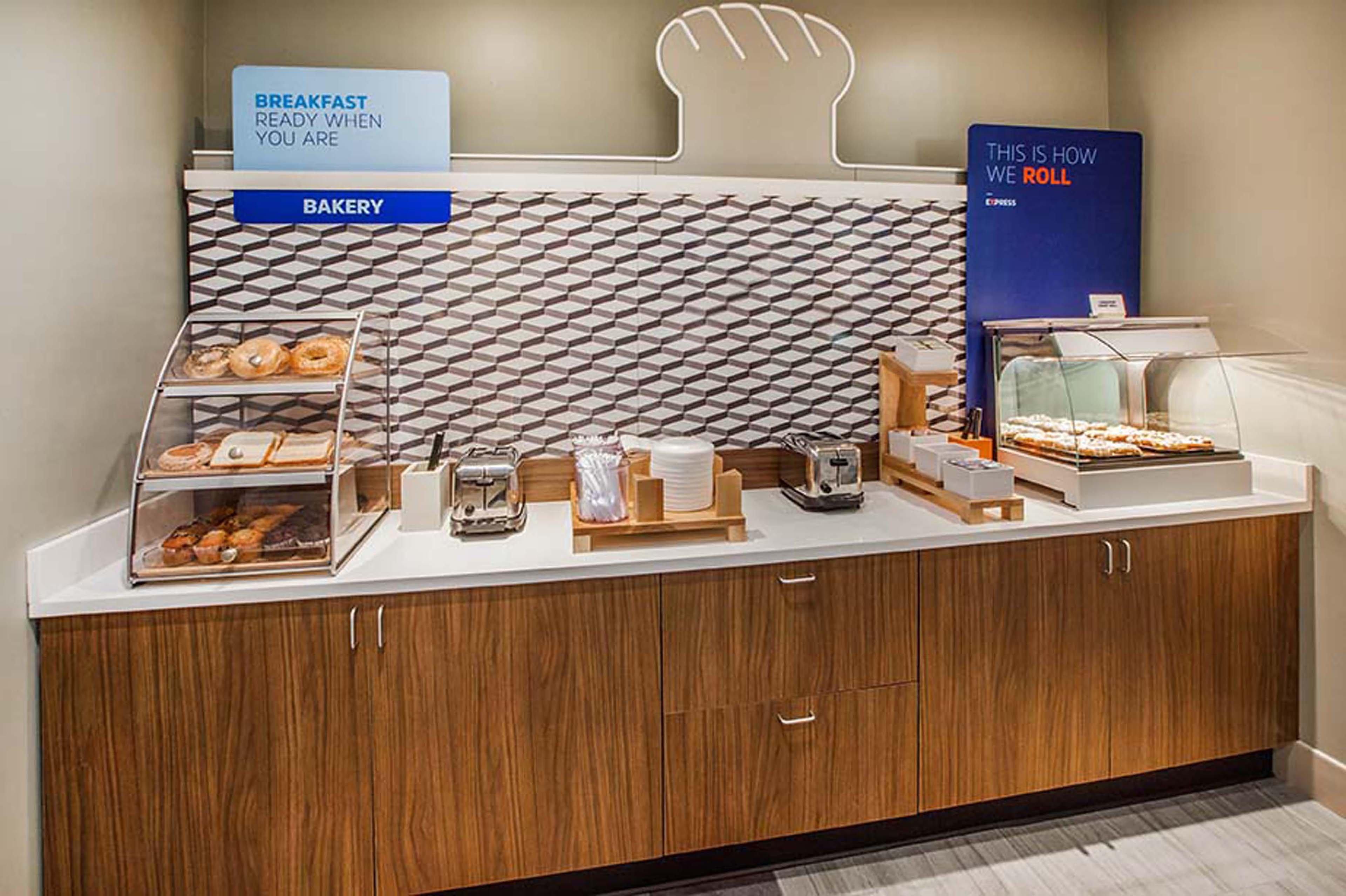 Holiday Inn Express & Suites Dinuba West By Ihg Εξωτερικό φωτογραφία