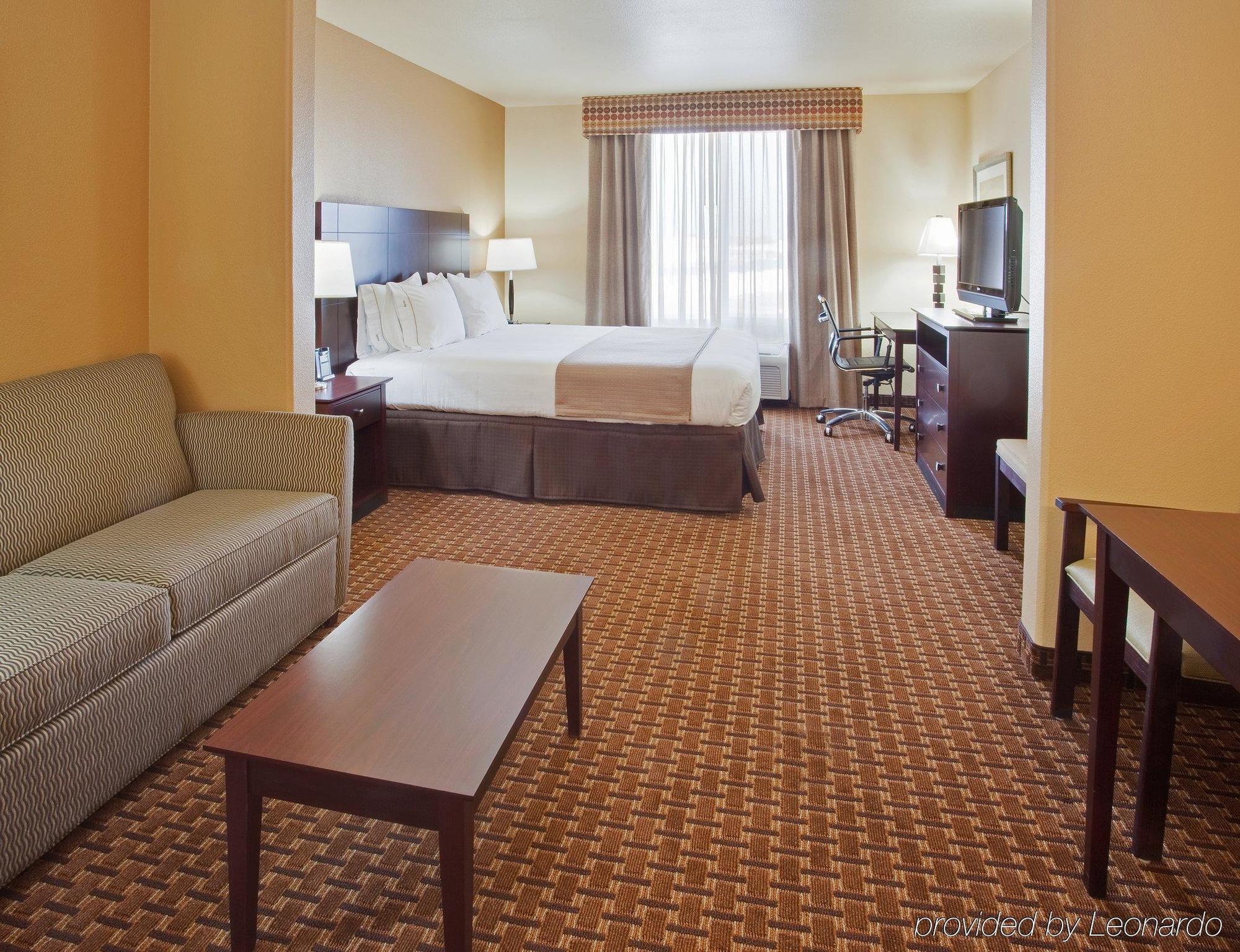 Holiday Inn Express & Suites Dinuba West By Ihg Εξωτερικό φωτογραφία
